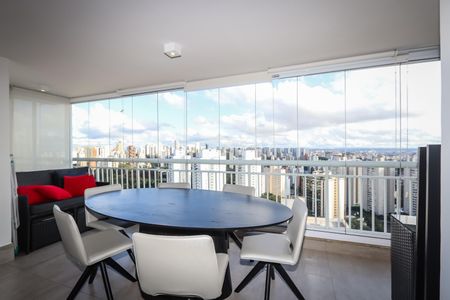 Apartamento à venda com 226m², 3 quartos e 3 vagas Apartamento à venda com 226m², 3 quartos e 3 vagasVaranda do piso Superior