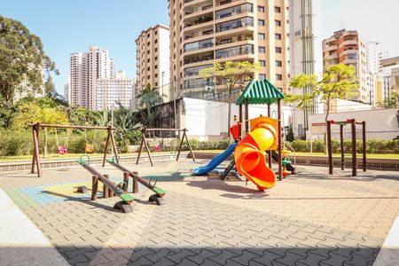 Apartamento à venda com 226m², 3 quartos e 3 vagas Apartamento à venda com 226m², 3 quartos e 3 vagasÁrea comum - Playground