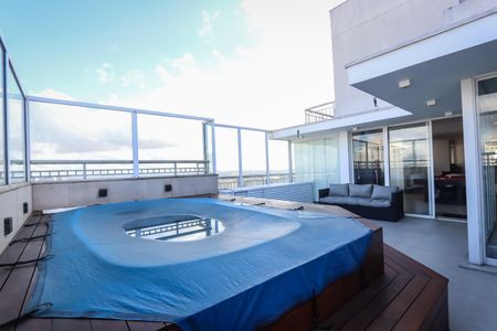 Apartamento à venda com 226m², 3 quartos e 3 vagas Apartamento à venda com 226m², 3 quartos e 3 vagasPiscina
