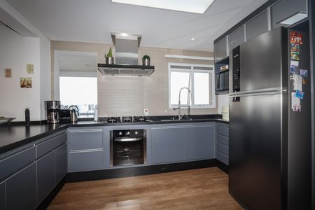 Apartamento à venda com 226m², 3 quartos e 3 vagas Apartamento à venda com 226m², 3 quartos e 3 vagasCozinha