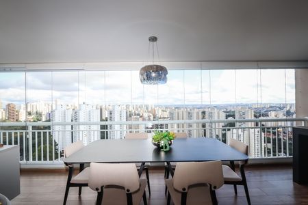Apartamento à venda com 226m², 3 quartos e 3 vagas Apartamento à venda com 226m², 3 quartos e 3 vagasVaranda