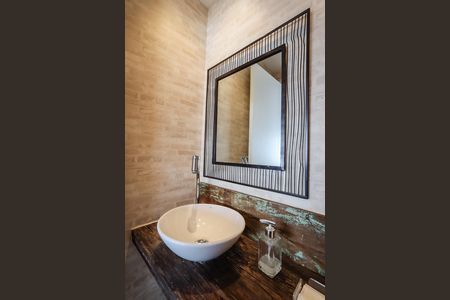Apartamento à venda com 226m², 3 quartos e 3 vagas Apartamento à venda com 226m², 3 quartos e 3 vagasLavabo da Piscina