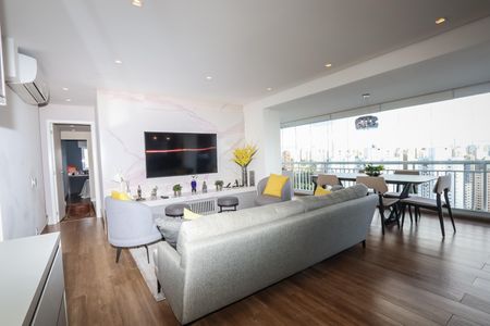 Apartamento à venda com 226m², 3 quartos e 3 vagas Apartamento à venda com 226m², 3 quartos e 3 vagasSala