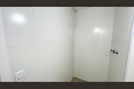 Apartamento à venda com 83m², 2 quartos e 2 vagas Apartamento à venda com 83m², 2 quartos e 2 vagasBanheiro da Suíte