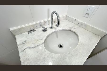 Apartamento à venda com 83m², 2 quartos e 2 vagas Apartamento à venda com 83m², 2 quartos e 2 vagasBanheiro da Suíte