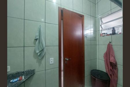 Banheiro de casa para alugar com 2 quartos, 45m² em Jardim Morais Prado, São Paulo