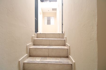 Escada de apartamento para alugar com 1 quarto, 45m² em Jardim Morais Prado, São Paulo