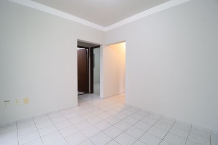 Sala de apartamento para alugar com 2 quartos, 54m² em Santa Mônica, Uberlândia