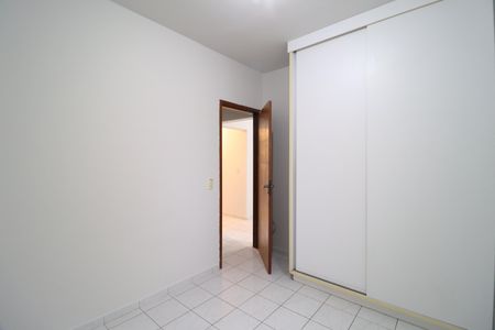 Quarto 1 de apartamento para alugar com 2 quartos, 54m² em Santa Mônica, Uberlândia