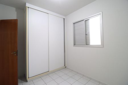 Quarto 1 de apartamento para alugar com 2 quartos, 54m² em Santa Mônica, Uberlândia