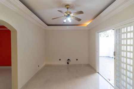Casa para alugar com 140m², 3 quartos e 3 vagas Casa para alugar com 140m², 3 quartos e 3 vagasSalas