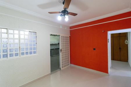 Casa para alugar com 140m², 3 quartos e 3 vagas Casa para alugar com 140m², 3 quartos e 3 vagasSalas