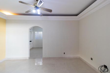 Casa para alugar com 140m², 3 quartos e 3 vagas Casa para alugar com 140m², 3 quartos e 3 vagasSalas