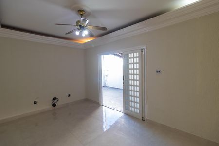 Casa para alugar com 140m², 3 quartos e 3 vagas Casa para alugar com 140m², 3 quartos e 3 vagasSalas
