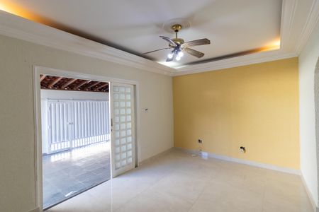 Casa para alugar com 140m², 3 quartos e 3 vagas Casa para alugar com 140m², 3 quartos e 3 vagasSalas