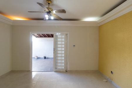 Casa para alugar com 140m², 3 quartos e 3 vagas Casa para alugar com 140m², 3 quartos e 3 vagasSalas