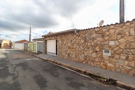 Casa para alugar com 140m², 3 quartos e 3 vagas Casa para alugar com 140m², 3 quartos e 3 vagasFachada