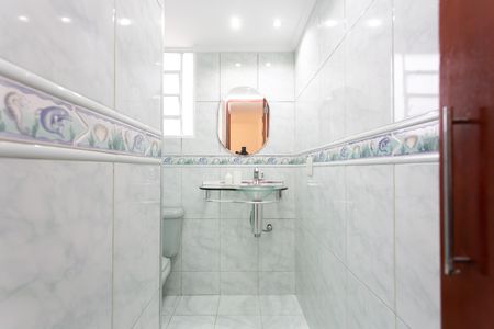 Apartamento à venda com 57m², 2 quartos e 1 vaga Apartamento à venda com 57m², 2 quartos e 1 vagaBanheiro