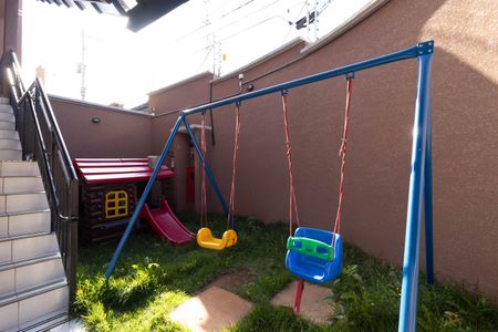 Apartamento para alugar com 35m², 2 quartos e 1 vaga Apartamento para alugar com 35m², 2 quartos e 1 vagaÁrea comum - Playground