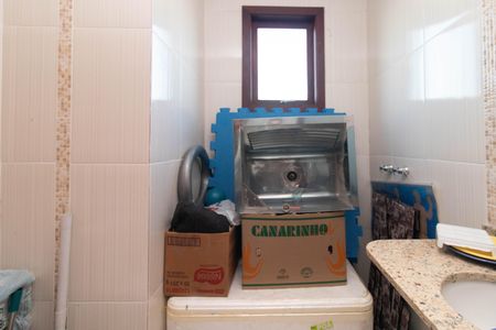 Banheiro de casa à venda com 3 quartos, 200m² em Aberta dos Morros, Porto Alegre