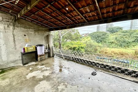 Casa à venda com 210m², 6 quartos e 1 vaga Casa à venda com 210m², 6 quartos e 1 vagaVaranda