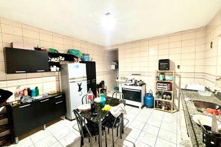 Casa à venda com 210m², 6 quartos e 1 vaga Casa à venda com 210m², 6 quartos e 1 vagaCozinha