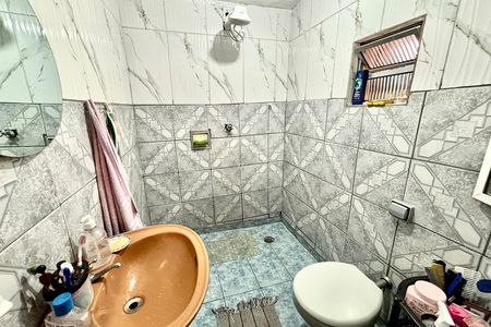 Casa à venda com 210m², 6 quartos e 1 vaga Casa à venda com 210m², 6 quartos e 1 vagaBanheiro 2