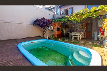 Quintal  de casa à venda com 3 quartos, 172m² em Aberta dos Morros, Porto Alegre