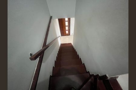 Casa de condomínio à venda com 127m², 3 quartos e 2 vagas Casa de condomínio à venda com 127m², 3 quartos e 2 vagasEscada
