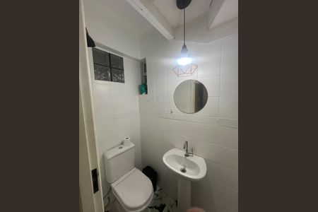 Casa de condomínio à venda com 127m², 3 quartos e 2 vagas Casa de condomínio à venda com 127m², 3 quartos e 2 vagasBanheiro