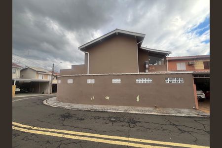 Casa de condomínio à venda com 127m², 3 quartos e 2 vagas Casa de condomínio à venda com 127m², 3 quartos e 2 vagasFachada