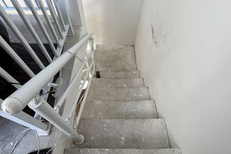 Apartamento para alugar com 122m², 3 quartos e 2 vagas Apartamento para alugar com 122m², 3 quartos e 2 vagasEscada
