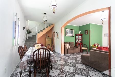 Casa para alugar com 3 quartos, 300m² em Vila Morgadouro, São Paulo