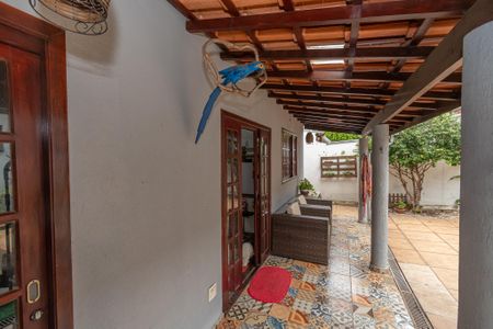 Casa à venda com 270m², 3 quartos e 2 vagasQuintal