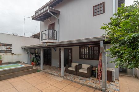 Casa à venda com 270m², 3 quartos e 2 vagasQuintal