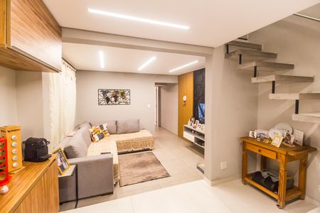 Casa à venda com 150m², 2 quartos e 3 vagas Casa à venda com 150m², 2 quartos e 3 vagasSala