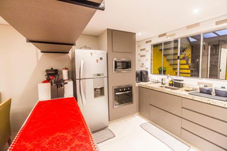 Casa à venda com 150m², 2 quartos e 3 vagas Casa à venda com 150m², 2 quartos e 3 vagasCozinha
