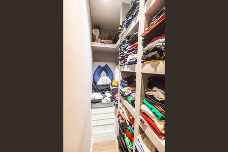Casa à venda com 150m², 2 quartos e 3 vagas Casa à venda com 150m², 2 quartos e 3 vagasCloset