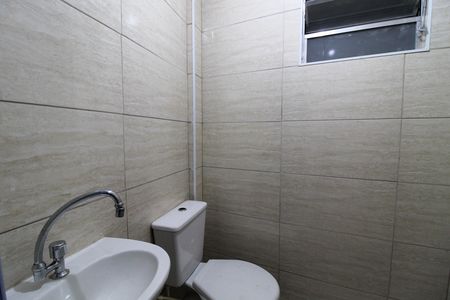 Banheiro de kitnet/studio para alugar com 1 quarto, 20m² em Jardim das Vertentes, São Paulo