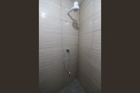 Banheiro de kitnet/studio para alugar com 1 quarto, 20m² em Jardim das Vertentes, São Paulo