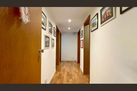 Apartamento à venda com 170m², 3 quartos e 2 vagasCorredor