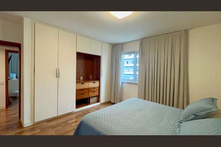 Apartamento à venda com 170m², 3 quartos e 2 vagasSuíte 2