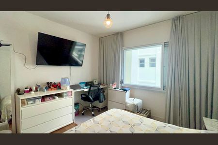 Apartamento à venda com 170m², 3 quartos e 2 vagasSuíte 1
