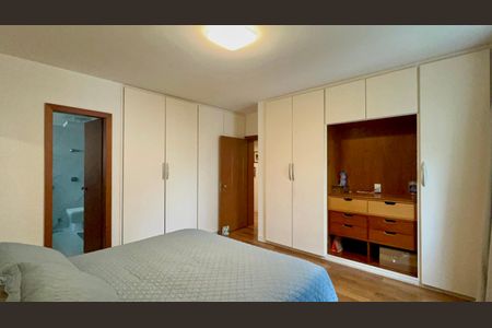 Apartamento à venda com 170m², 3 quartos e 2 vagasSuíte 2