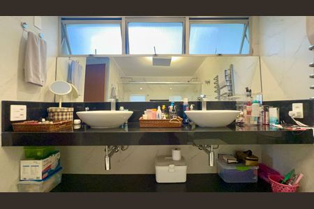 Apartamento à venda com 170m², 3 quartos e 2 vagasBanheiro da Suíte 2