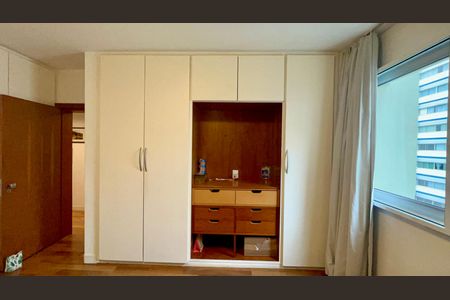 Apartamento à venda com 170m², 3 quartos e 2 vagasSuíte 2