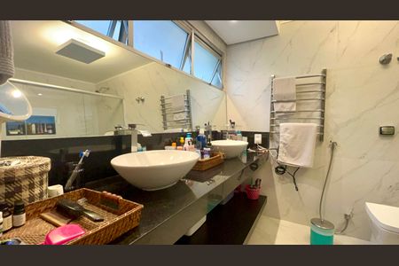 Apartamento à venda com 170m², 3 quartos e 2 vagasBanheiro da Suíte 2