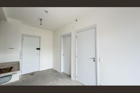 Sala e cozinha de apartamento à venda com 1 quarto, 32m² em Campo Belo, São Paulo
