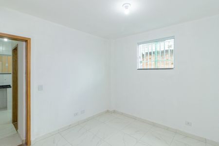 Quarto 2 de apartamento para alugar com 2 quartos, 66m² em Vila Zat, São Paulo