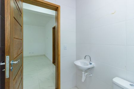 Banheiro de apartamento para alugar com 2 quartos, 64m² em Vila Zat, São Paulo